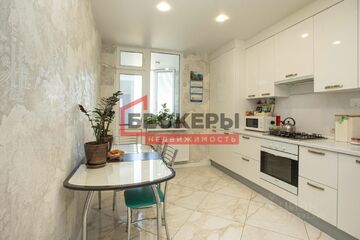 2-к квартира, 73 м², 3/10 эт.