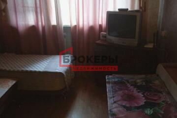 Комната, (всего 5 ком.), 17 м², 3/5 эт.