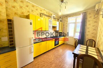 2-к квартира, 90 м², 2/8 эт.