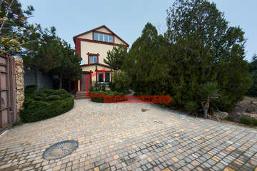 Дом, 192,7 м², 3 эт.