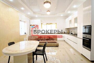 Дом, 561,1 м², 3 эт.