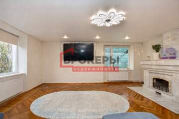 Дом, 328,6 м², 3 эт.