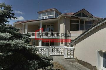 Коттедж, 442,5 м², 3 эт.