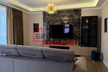 Дом, 193 м², 3 эт.