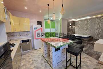 2-к квартира, 71,5 м², 1/6 эт.