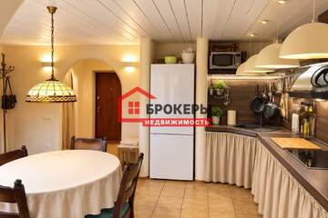 2-к квартира, 100 м², 2/2 эт.